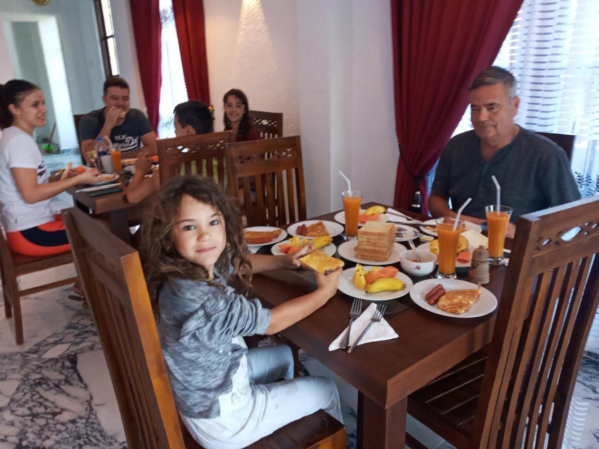 White Camelot Hotel Kandy Luaran gambar