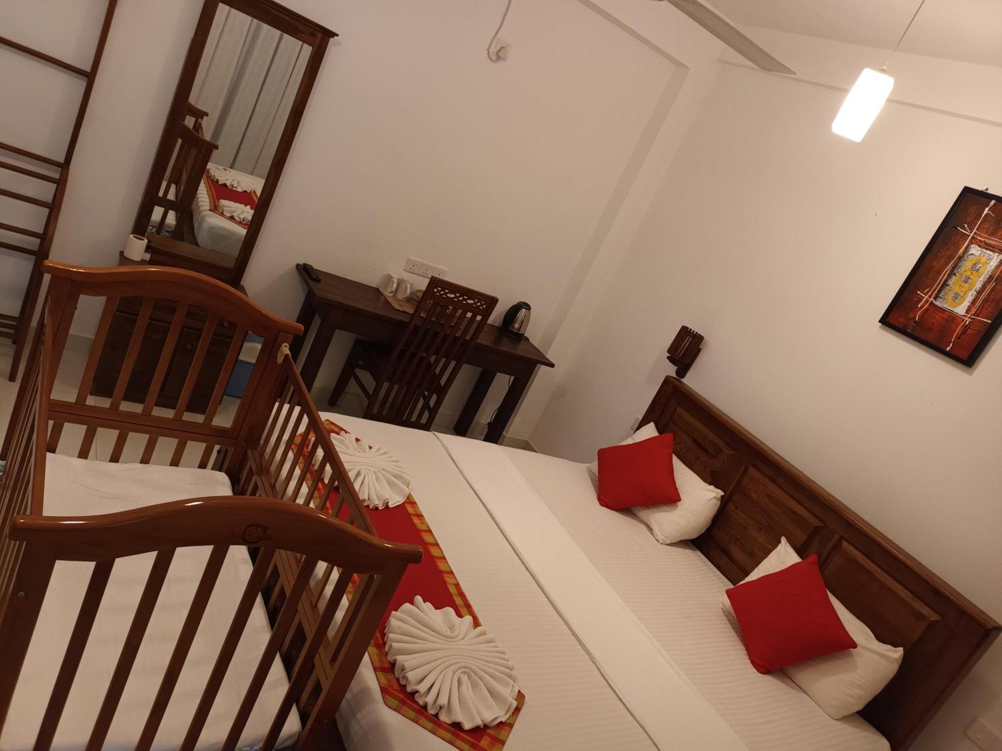 White Camelot Hotel Kandy Luaran gambar