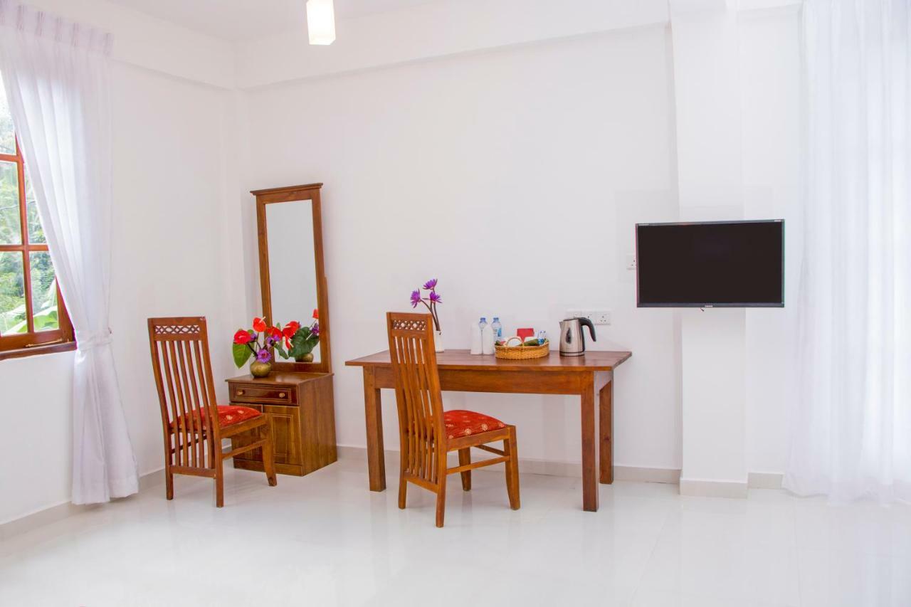 White Camelot Hotel Kandy Luaran gambar