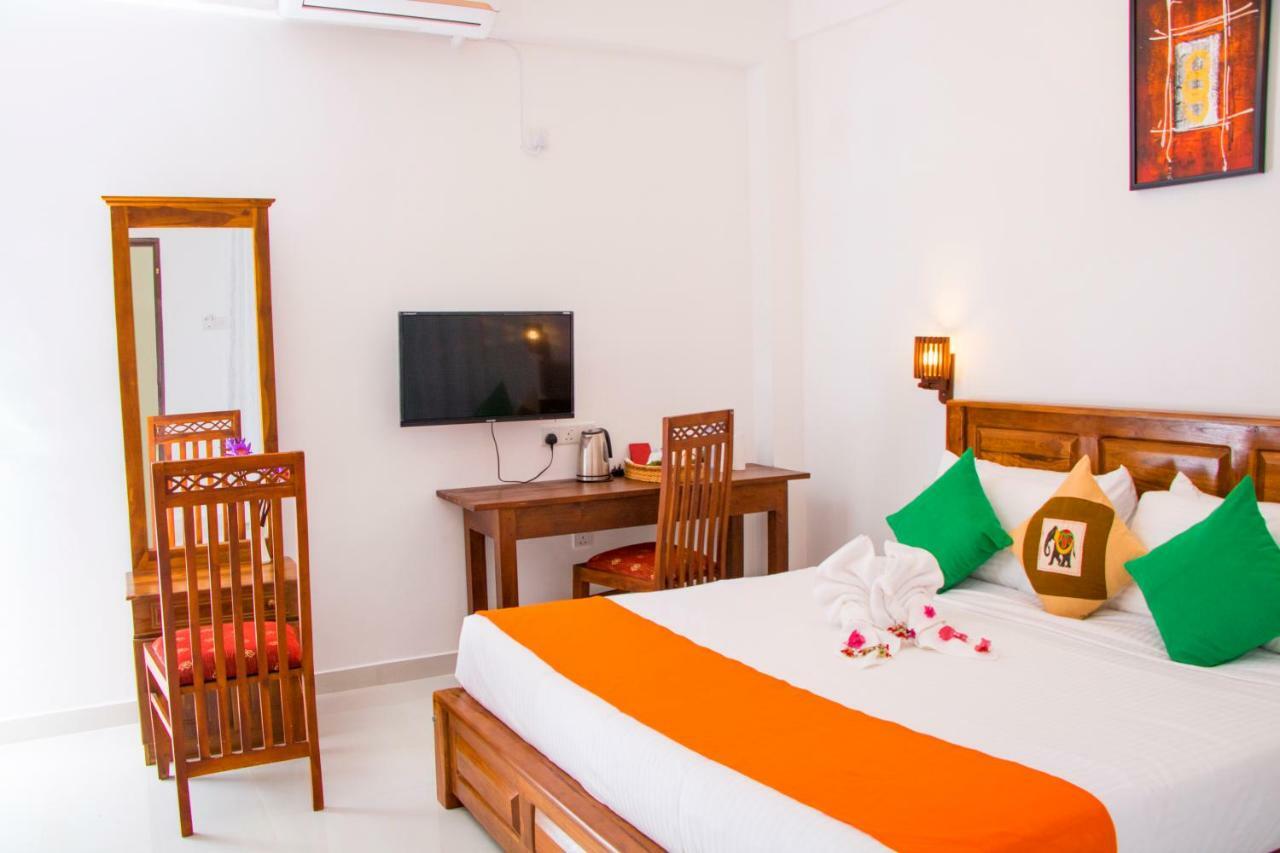 White Camelot Hotel Kandy Luaran gambar
